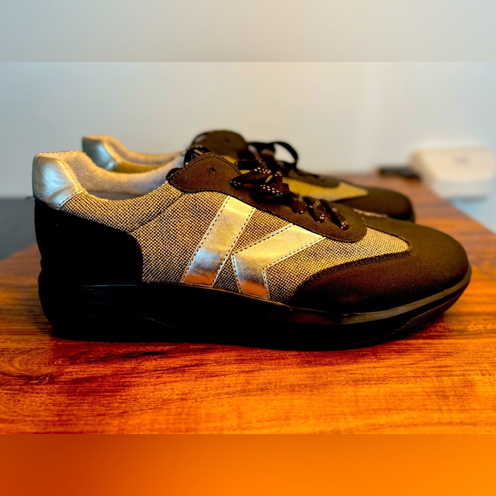 BRAND NEW, UNWORN Karl Lagerfeld Men’s Sustainable K Sneakers.